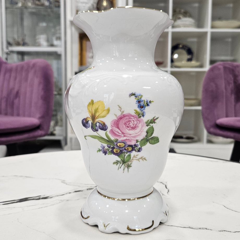 Thüringer Porzellanmanufaktur weiße Porzellanvase (23cm.) –