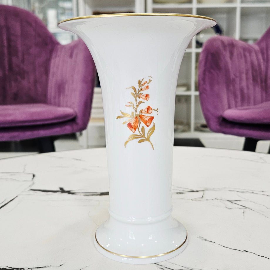 Wunderschöne, handbemalte Blumenvase aus Porzellan von KPM –