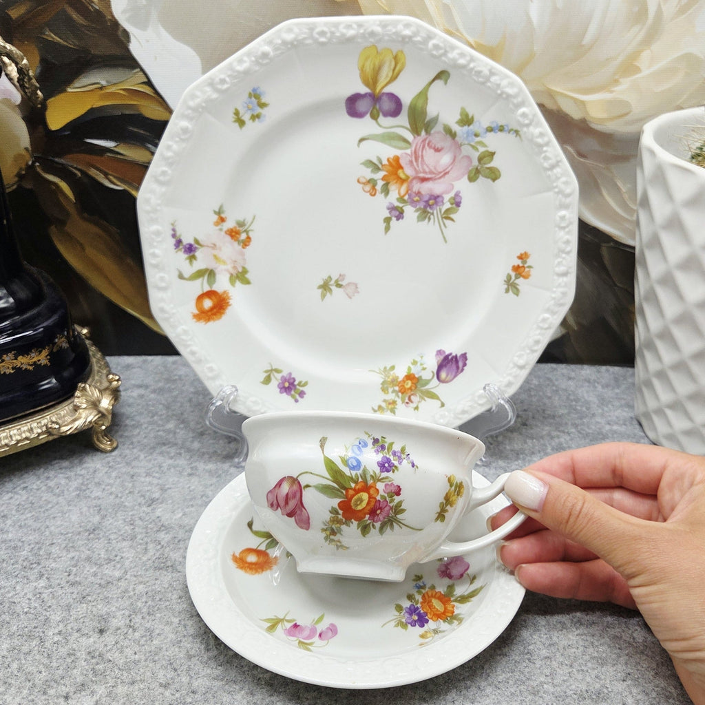 Wunderschönes „Rosenthal“-Porzellan-Kaffee-/Tee-TRIO (Tasse + 2 Untert –