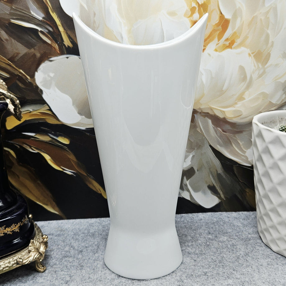 Weiße Porzellanvase „Ak KAISER“ mit einzigartigem Design (27,5 cm) –